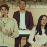 Desde o início da música, somos apresentados a uma narrativa de transformação.